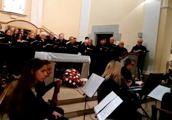 Coral Santa Helena de Cabrils - Fragment introit et kyrie Concert La Cisa